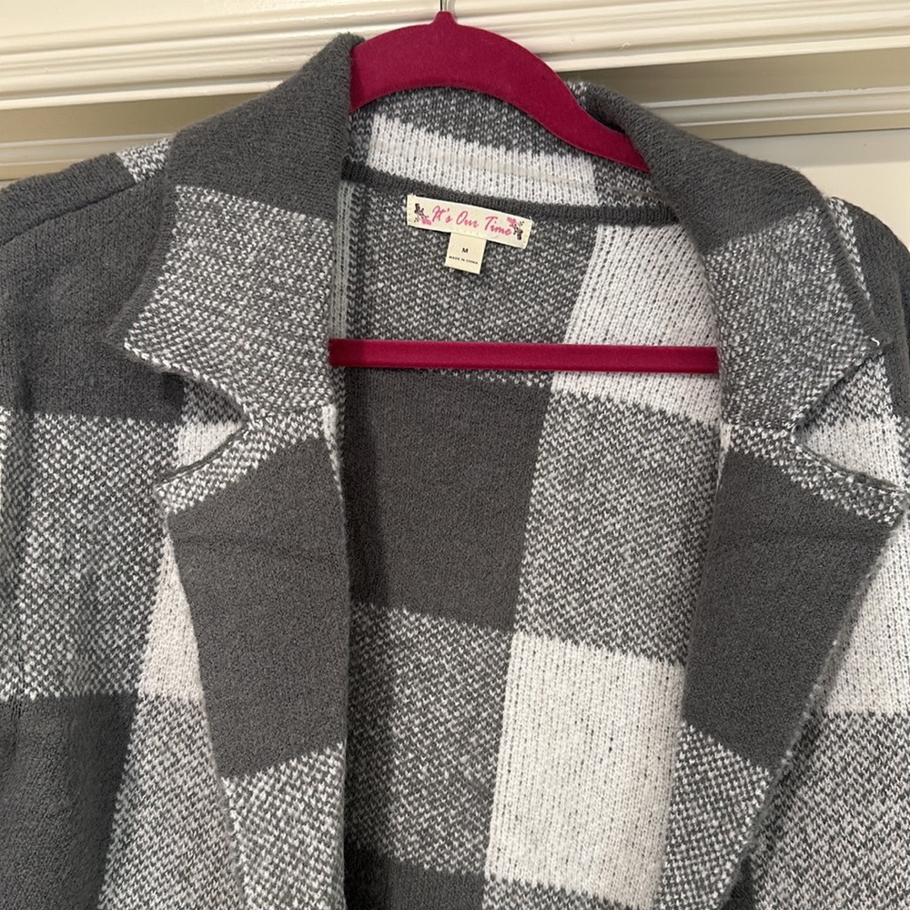 It’s Our Time Womens Gray and White Plaid Sweater Jacket Size Medium - Picture 3 of 8
